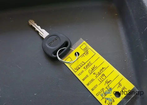 2005 GMC Sierra 2500Hd Sle z USA, uszkodzony, nr VIN 1GTHK29UX5E171119